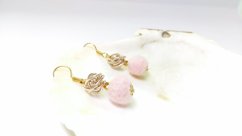 粉红佳人 金属樱色羊毛毡耳环 可改耳夹 - 耳环/耳夹 - 羊毛 粉红色