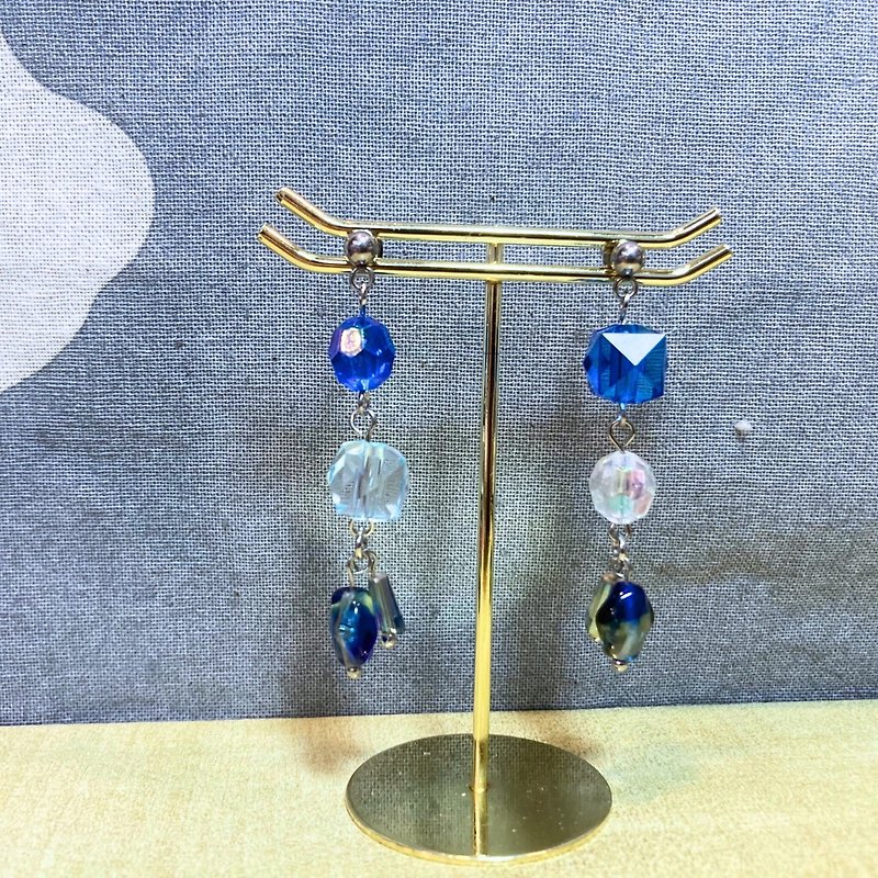 琉璃珠耳环 - 耳环/耳夹 - 其他材质 蓝色