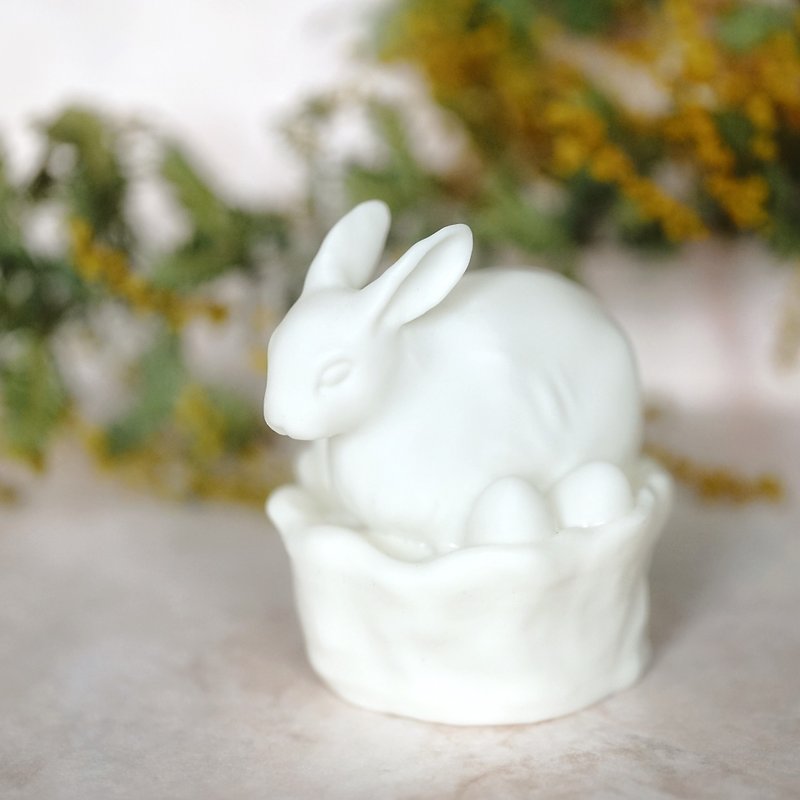 ウサギと卵のランプ　イースターのLEDキャンドルライトカバー - 灯具/灯饰 - 树脂 白色