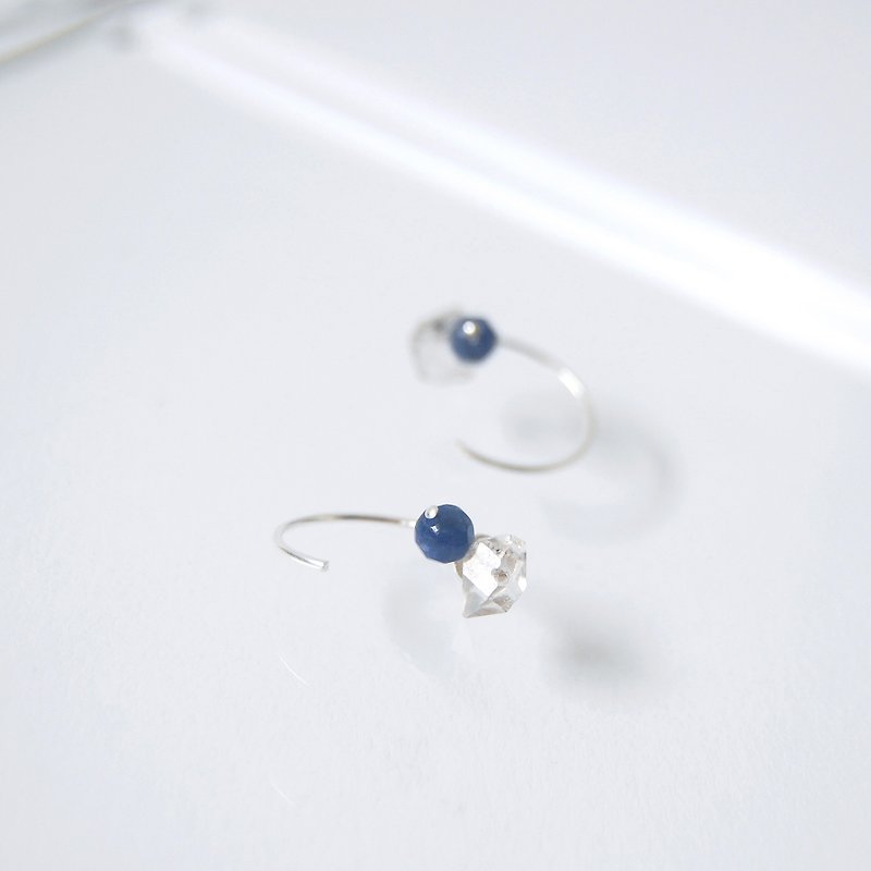 蓝色小玉珠闪灵钻纯银弧形C形耳针耳环 - 耳环/耳夹 - 水晶 透明
