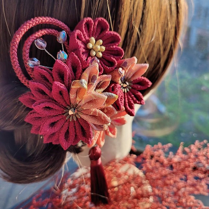 【つまみ细工】秋色-八重菊团花流苏簪-日式布花创作 - 发饰 - 聚酯纤维 红色