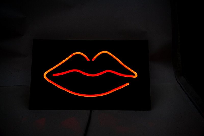 Man cave Wall Light Neon Sign style LIPS led technology // Free shipping // - 墙贴/壁贴 - 木头 黑色