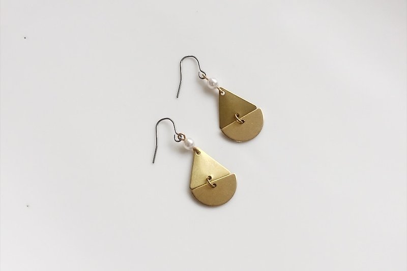 一半的雨 黄铜珍珠耳环 - 耳环/耳夹 - 宝石 金色