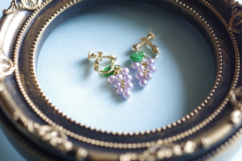 9月 ぶどうのイヤリングまたはピアス クイーンニーナ - 耳环/耳夹 - 棉．麻 紫色