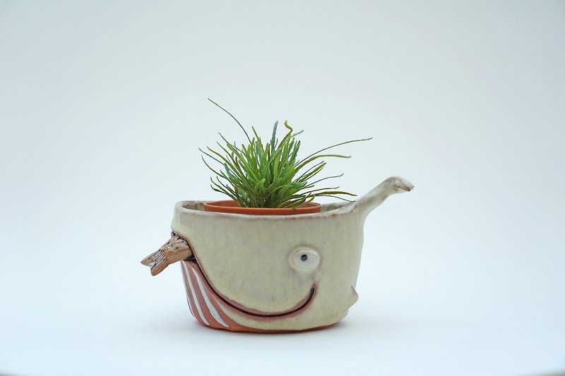 Whale pot , Whale plant pot , Handmade ceramics , pottery  - 玩偶/公仔 - 陶 黄色