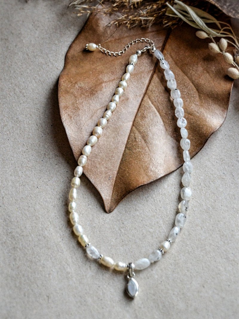 月光石和珍珠项链，配银吊坠 - 锁骨链 - 珍珠 白色