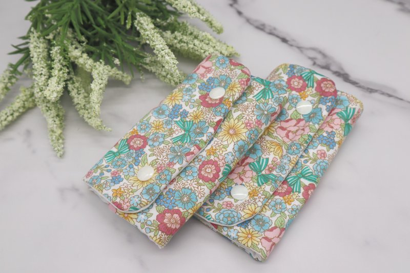 Multiple color flower pattern baby carrier cover / suckpad (blue) - 围嘴/口水巾 - 棉．麻 蓝色