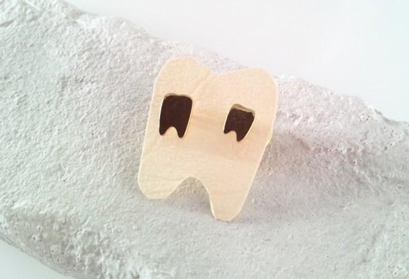 ◆Brass Tooth◆ 真鍮　”歯”　ピンバッジ【S】 - 胸针 - 其他金属 