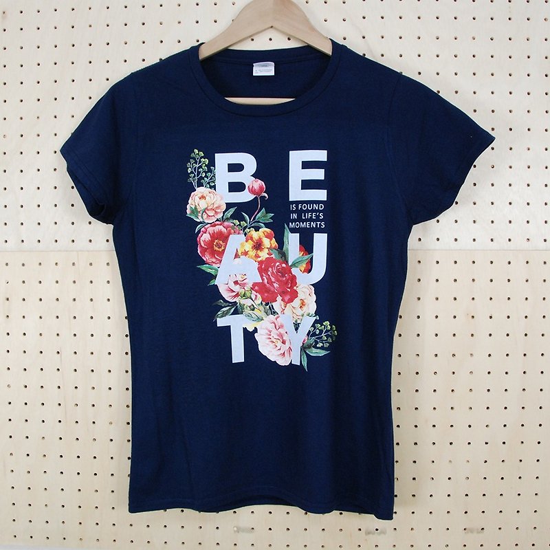 新创设计师-T恤：【Beauty】短袖 T-shirt《中性/修身》(藏青)-850 Collections - 女装 T 恤 - 棉．麻 多色