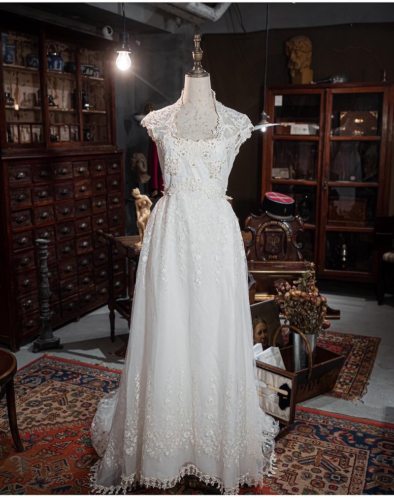 60年代背心款式高腰古董蕾丝婚纱 - 晚装/礼服 - 棉．麻 白色