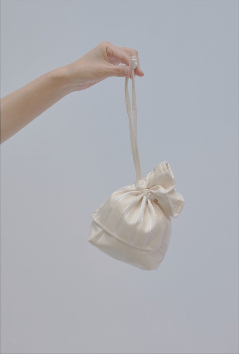 米白条纹束口袋 - 化妆包/杂物包 - 棉．麻 白色