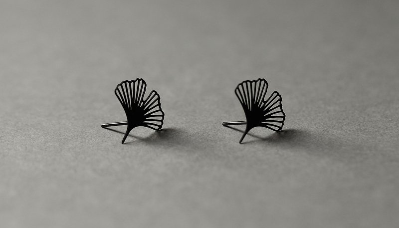 黑银杏耳环XS  Ginkgo Earrings-XS (Black) - 耳环/耳夹 - 其他金属 黑色