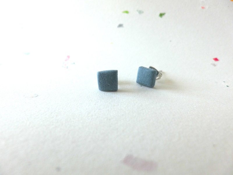 石下 / 海军蓝色 方块 正方形 陶瓷 耳环 一对 - 耳环/耳夹 - 瓷 蓝色