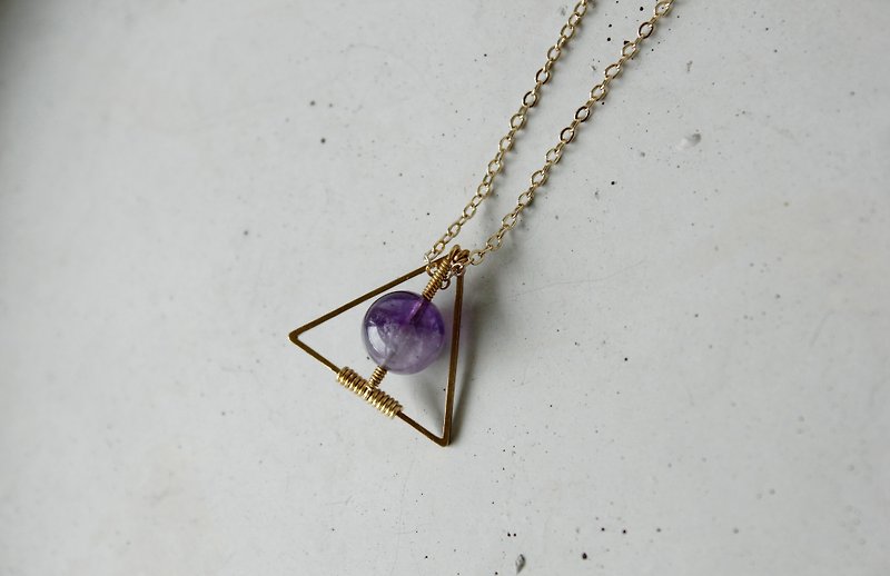 Myth 三角紫水晶黄铜项链 二月诞生石 - 项链 - 宝石 紫色