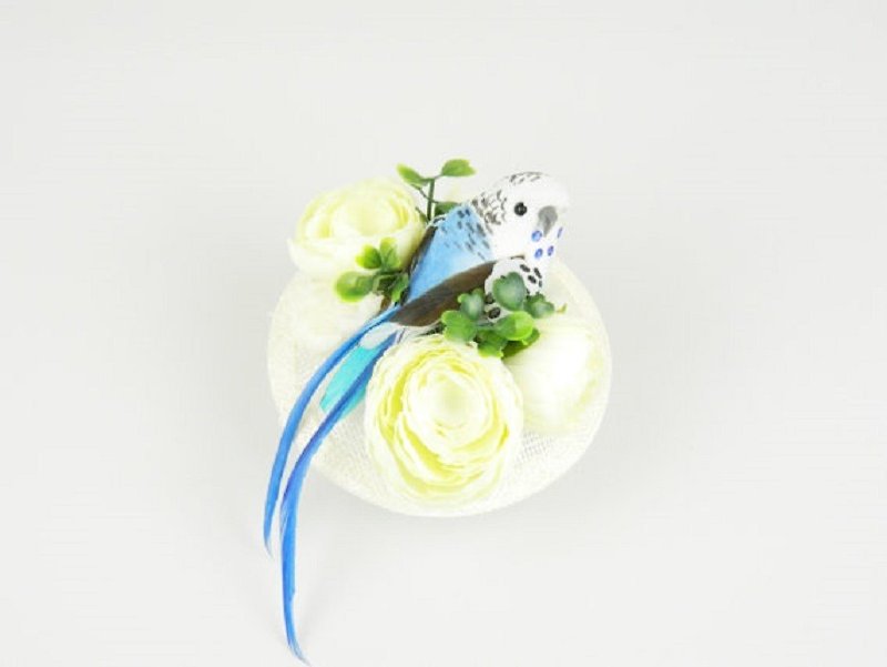 Headpiece Fascinator Cocktail Hat with Blue Feathered Bird and Silk Flowers in Pale Yellows Spring Summer Wedding Bridal Hair Accessory - 发饰 - 其他材质 多色