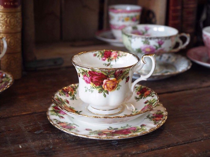 英国古董名瓷 Royal Albert 经典玫瑰花 咖啡杯组+点心盘 - 咖啡杯/马克杯 - 瓷 