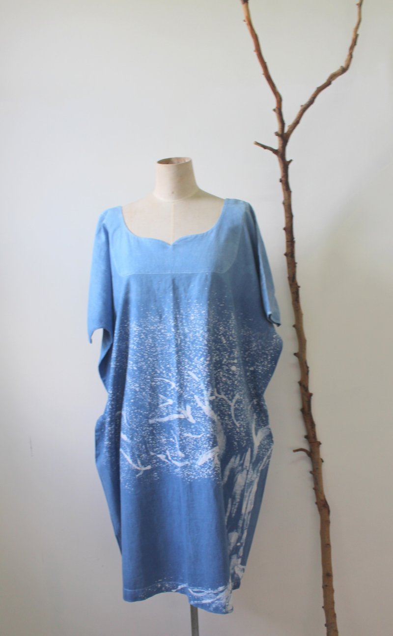 自在染isvara 纯ˊ手绘蓝染蜡染订制服 共生系列 树  - 洋装/连衣裙 - 棉．麻 蓝色