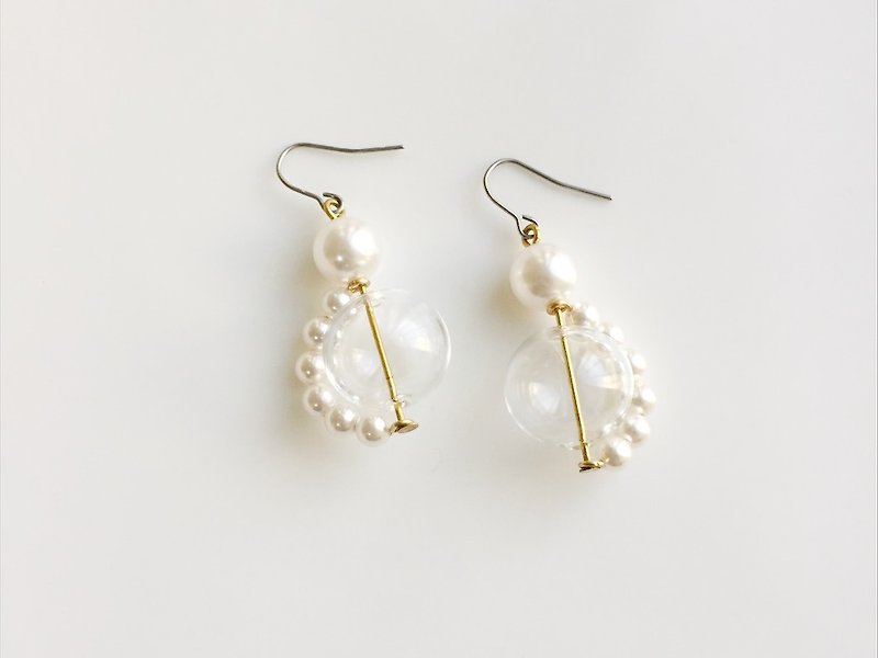 Lady P 珍珠透明玻璃球耳环 - 耳环/耳夹 - 玻璃 白色