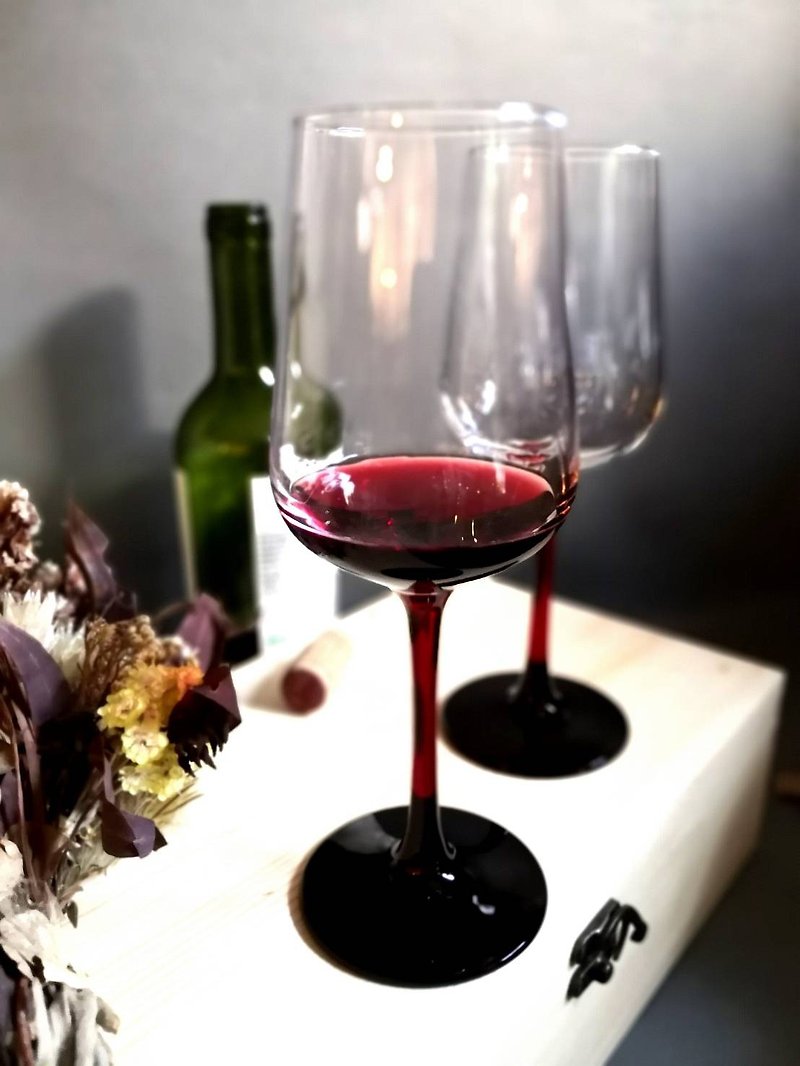 优雅红酒对杯 定制刻字 附礼盒 纪念品/结婚周年/礼物 - 杯子 - 玻璃 透明