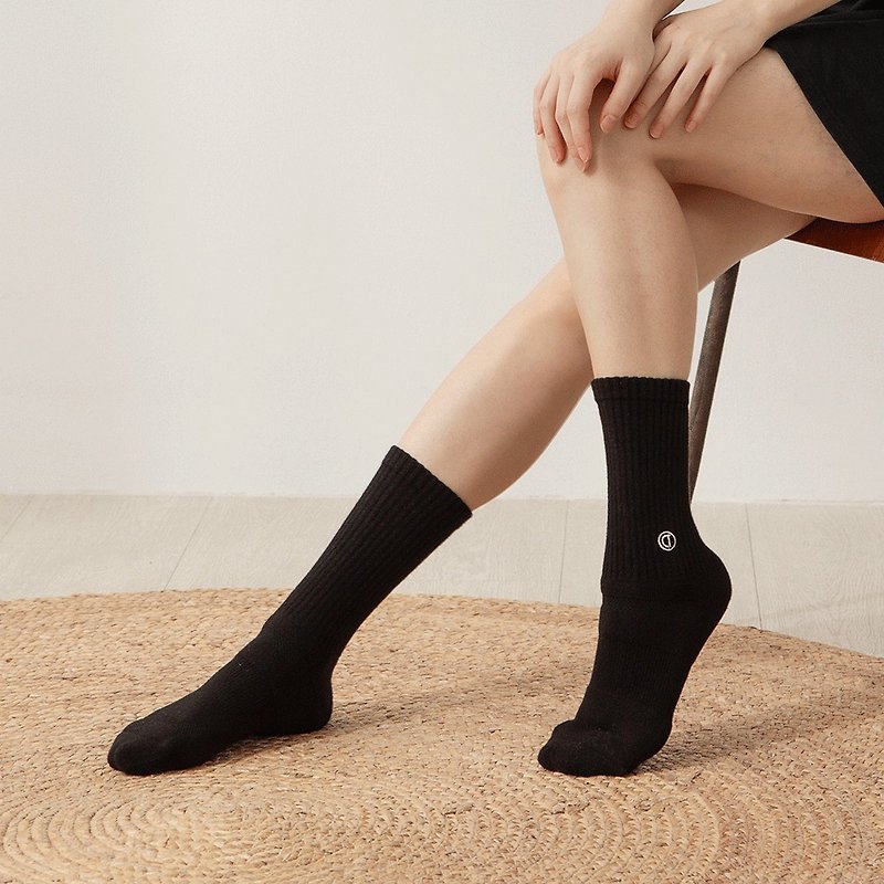 LOGO刺绣运动中筒袜/黑(M、L、XL)-MIT抗菌运动中筒袜 - 袜子 - 棉．麻 黑色