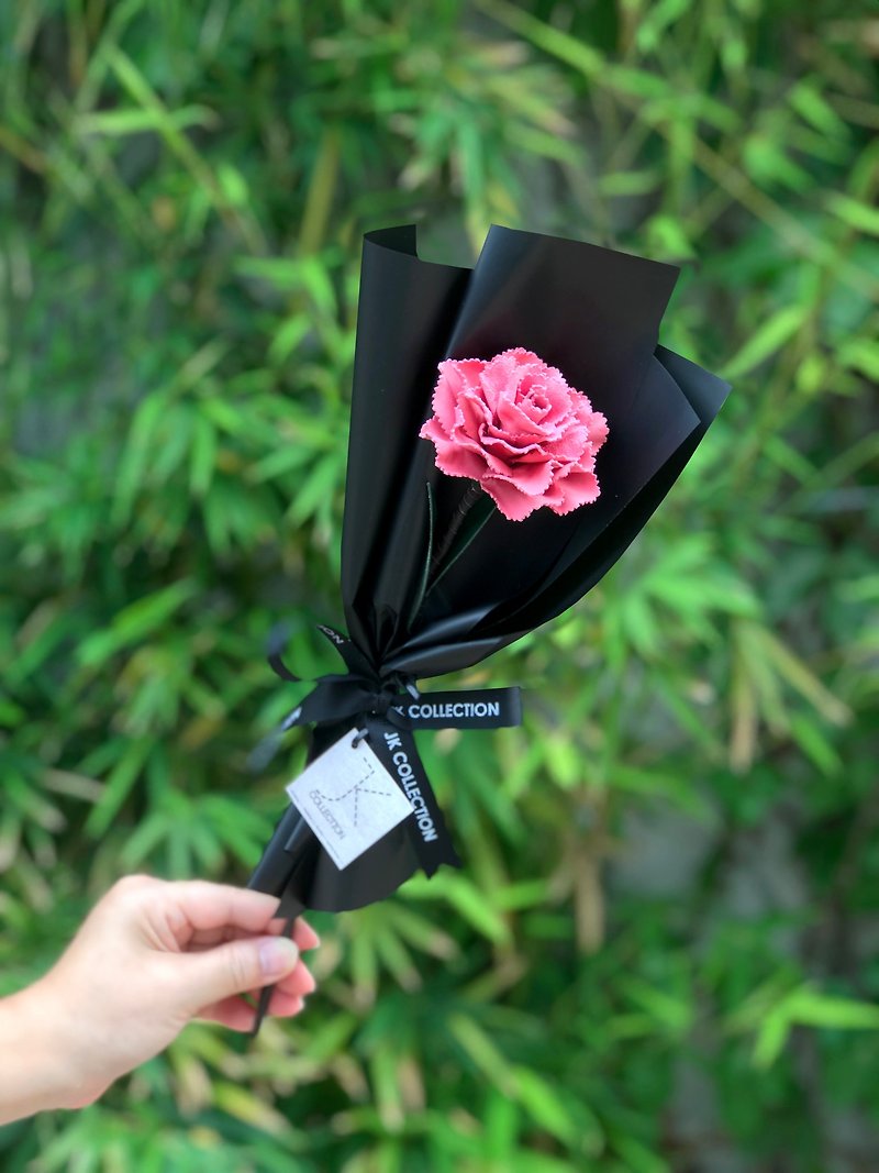 【至爱母亲之选】【母亲节礼物】皮革康乃馨单支花束(黑色花纸包装) - 摆饰 - 真皮 多色