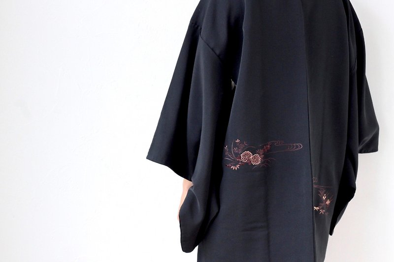 embroidered kimono, chrysanthemum haori, Japanese silk haori /3620 - 女装休闲/机能外套 - 丝．绢 黑色