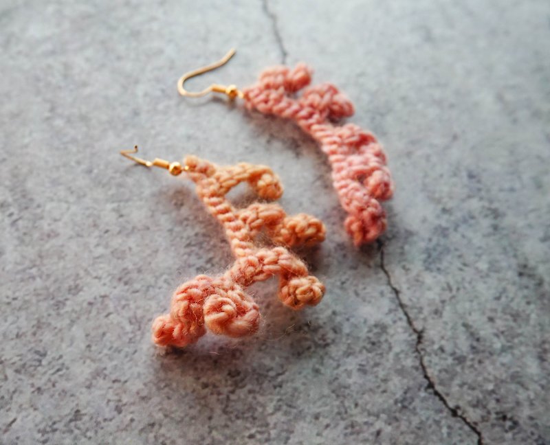 手工钩织耳环 | 野姜 - 耳环/耳夹 - 羊毛 粉红色