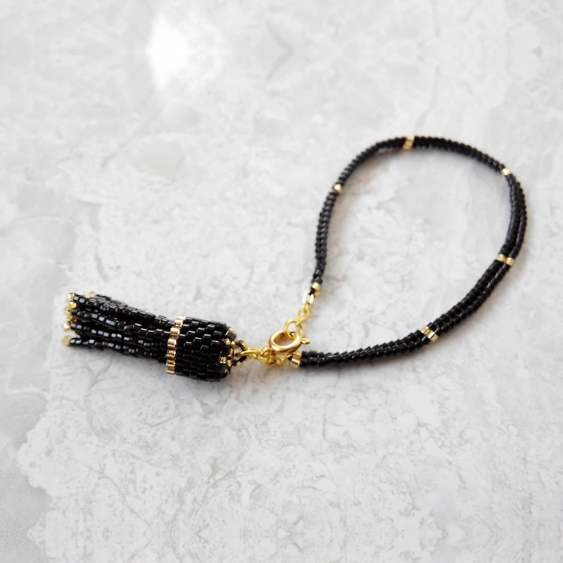 Hera Tassel Bracelet in black and gold glass beads and gold filled hardware - 手链/手环 - 其他材质 黑色