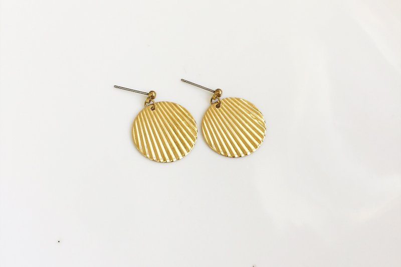 铜扇公主 简约黄铜造型耳环 - 耳环/耳夹 - 其他金属 金色