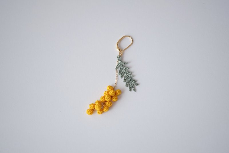 mimosa (one ear) - 耳环/耳夹 - 绣线 黄色