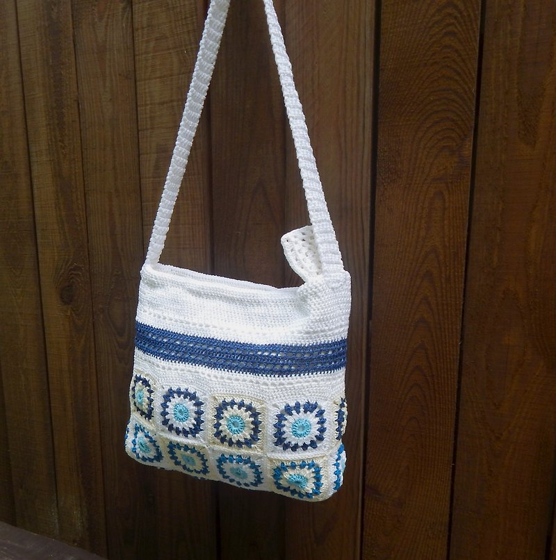 Crochet tote bag Granny Square boho bag Vintage style womens blue white bag - 手提包/手提袋 - 棉．麻 蓝色