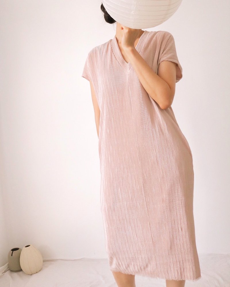 Rinka Dress -三宅折樱花粉和服V领珠彩光泽洋装 (限量布料) - 洋装/连衣裙 - 丝．绢 