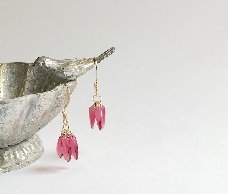 Red pink Czech glass beads gold earring - 耳环/耳夹 - 玻璃 粉红色