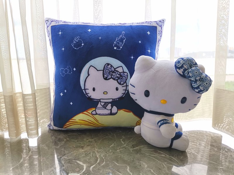 O-MOON限量版Hello Kitty抱枕套 - 枕头/抱枕 - 聚酯纤维 