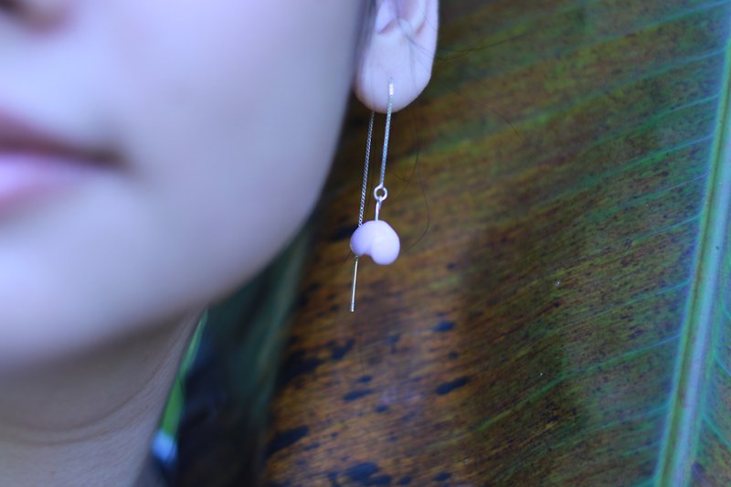 桃花粉铃兰耳线 - 耳环/耳夹 - 瓷 