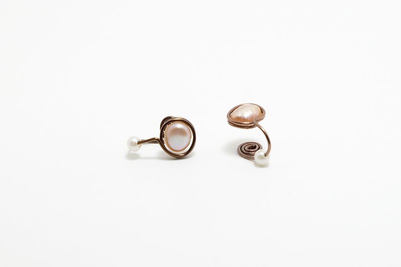 · 手作耳环 · 古典粉珍珠  耳夹式 情人节礼物 - 耳环/耳夹 - 其他金属 粉红色