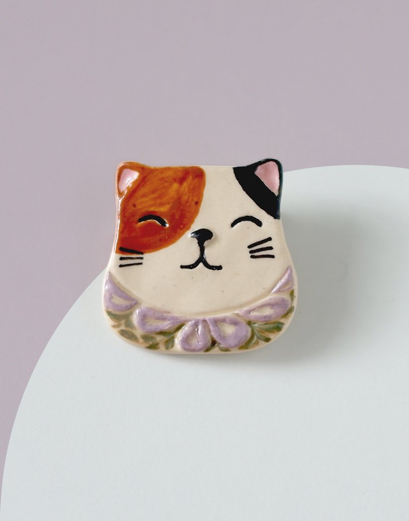 Purr- Cat with Pea flowers  - Brooch of porcelain - 胸针 - 陶 多色
