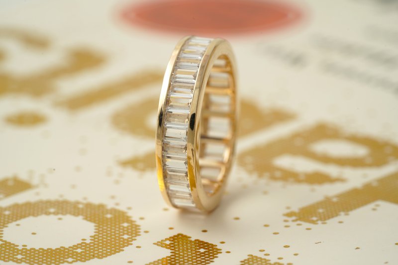 14K Yellow Gold Full Eternity Baguette Cut Moissanite Band - 戒指 - 宝石 透明