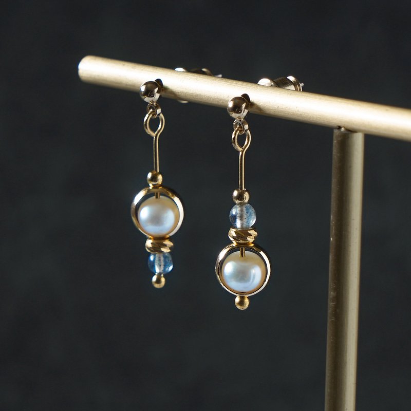 珍珠拉长石经典不对称短耳环 - 可制作夹式 - 耳环/耳夹 - 铜/黄铜 黑色