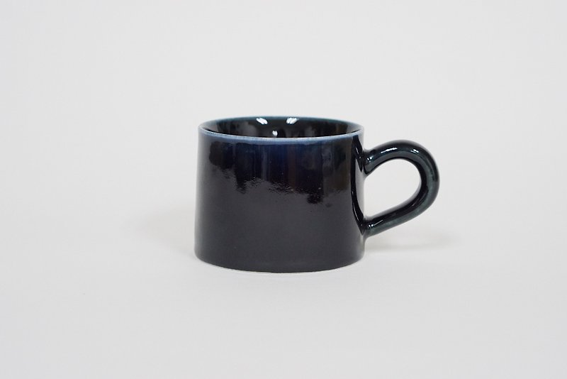 窑变釉手作陶瓷马克杯－亮黑色 - 咖啡杯/马克杯 - 陶 黑色