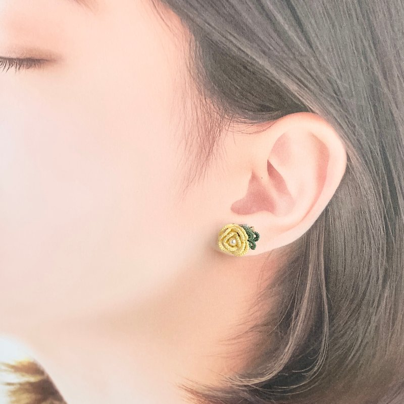 立体玫瑰花系列 梭织玫瑰耳环 黄色 礼物 防过敏 - 耳环/耳夹 - 棉．麻 黄色