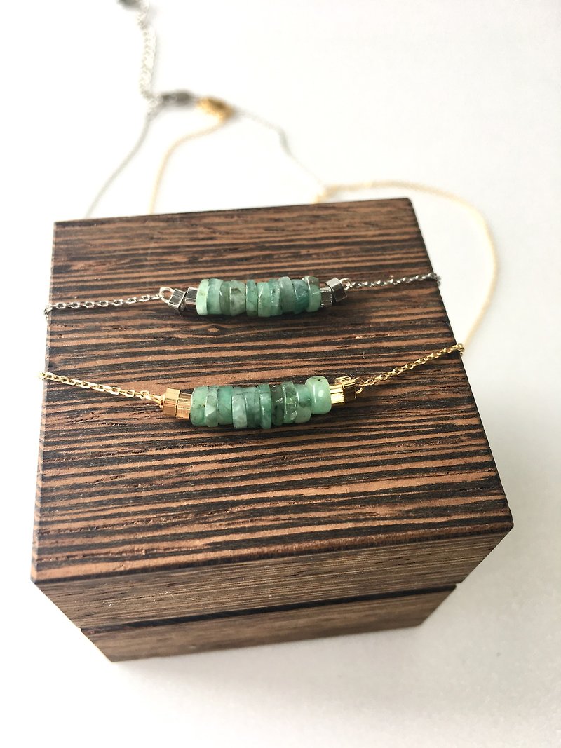 Emerald and brass beads short necklace - 项链 - 石头 绿色