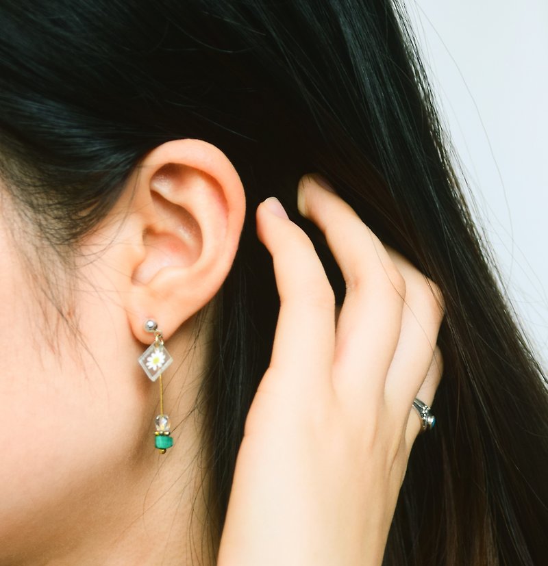 雏菊 清新 森林 绿青石 白水晶 垂吊 耳环／耳夹 - 耳环/耳夹 - 塑料 白色