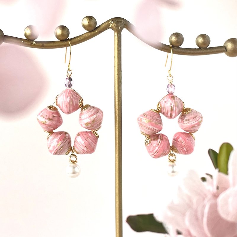 桜色ころりんピアス　イヤリング　和紙　サージカルステンレス　個性的　大ぶり　金属アレルギー対応 - 耳环/耳夹 - 纸 粉红色