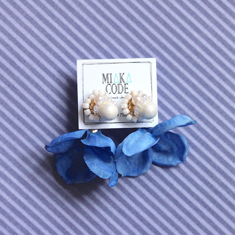 手工串珠 闪石 棉棉珠 (藍色)花花 耳环/夹式耳环 - 耳环/耳夹 - 植物．花 蓝色