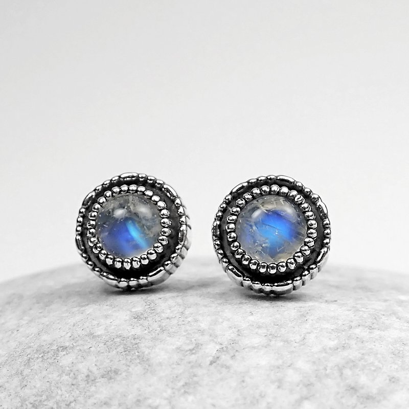 黑系个性线条天然蓝晕月光石925纯银耳针耳环 - 耳环/耳夹 - 半宝石 蓝色