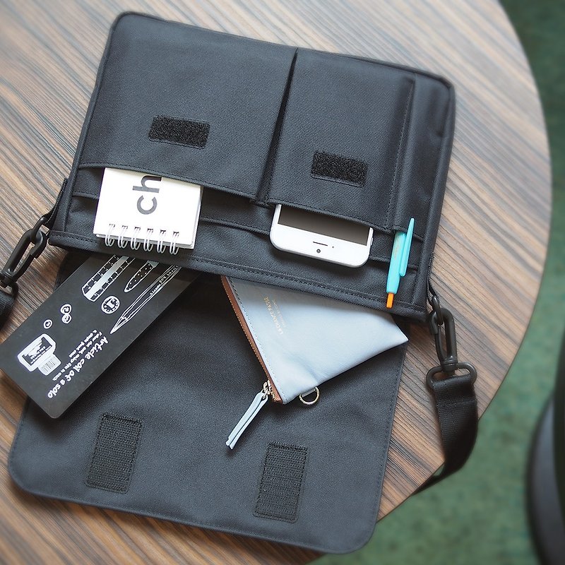 LUSH | 手提8“平板电脑包 - 侧背包/斜挎包 - 其他材质 黑色