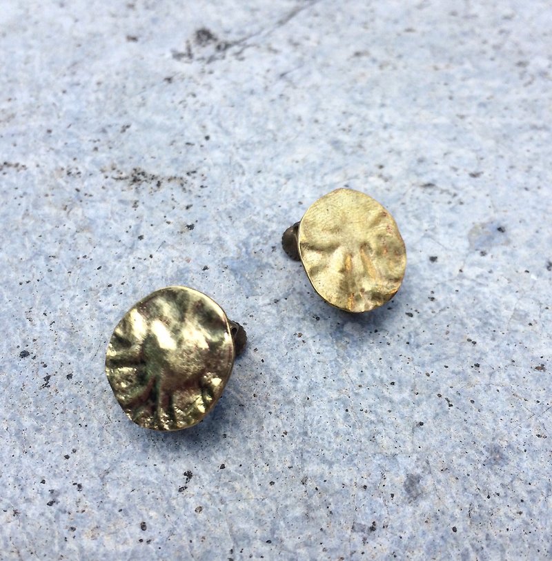 925银针皱金黄铜圆片耳环 II 洛可可圆片贴耳耳环 - 耳环/耳夹 - 铜/黄铜 金色