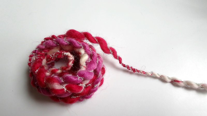 Spinning thread 1.7 m - 编织/刺绣/羊毛毡/裁缝 - 羊毛 红色