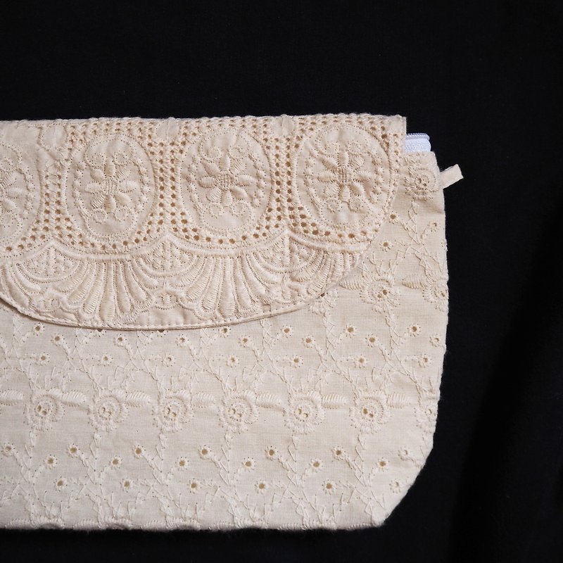 lace bag - mini flower pattern - 侧背包/斜挎包 - 棉．麻 白色